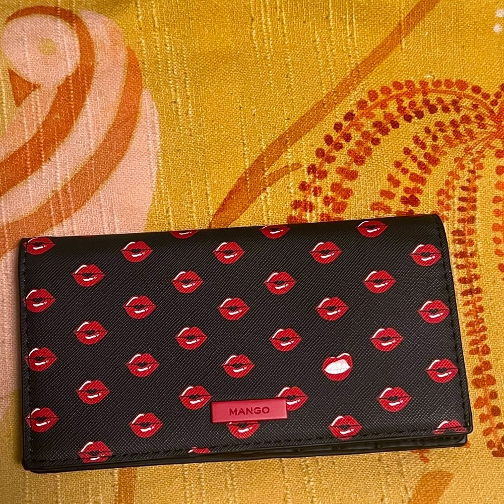 Mango Wallet black with red lips. 👄